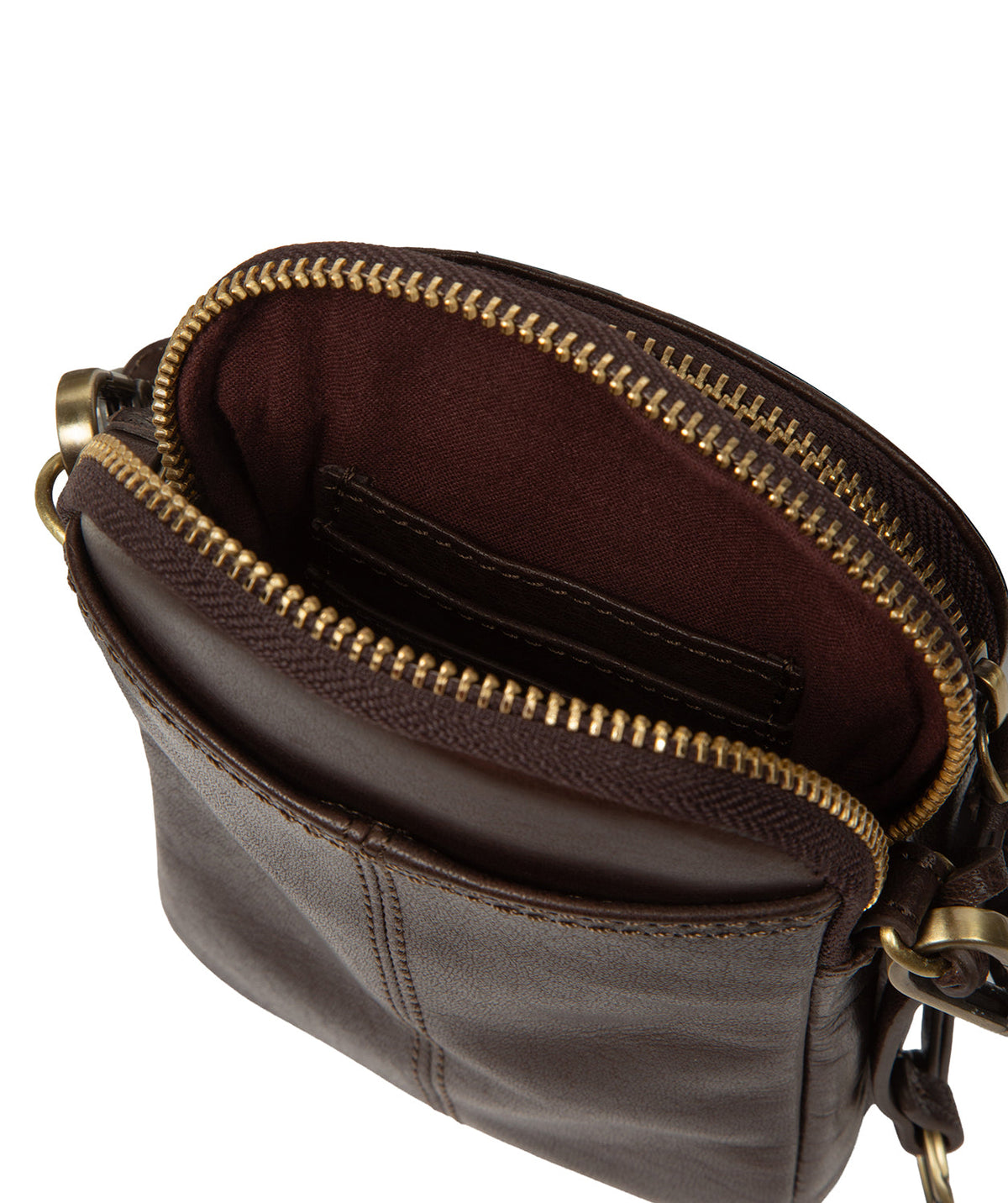 Zip-round opening showing full bag access