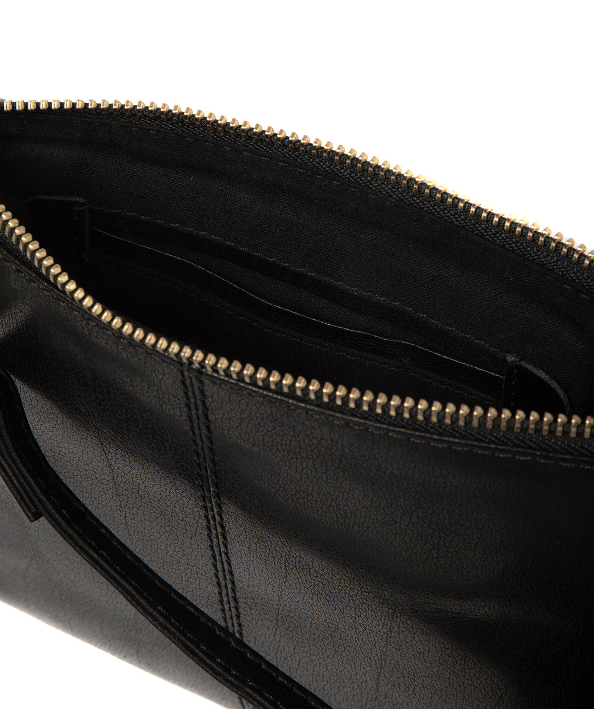 Adjustable detachable leather shoulder strap detail