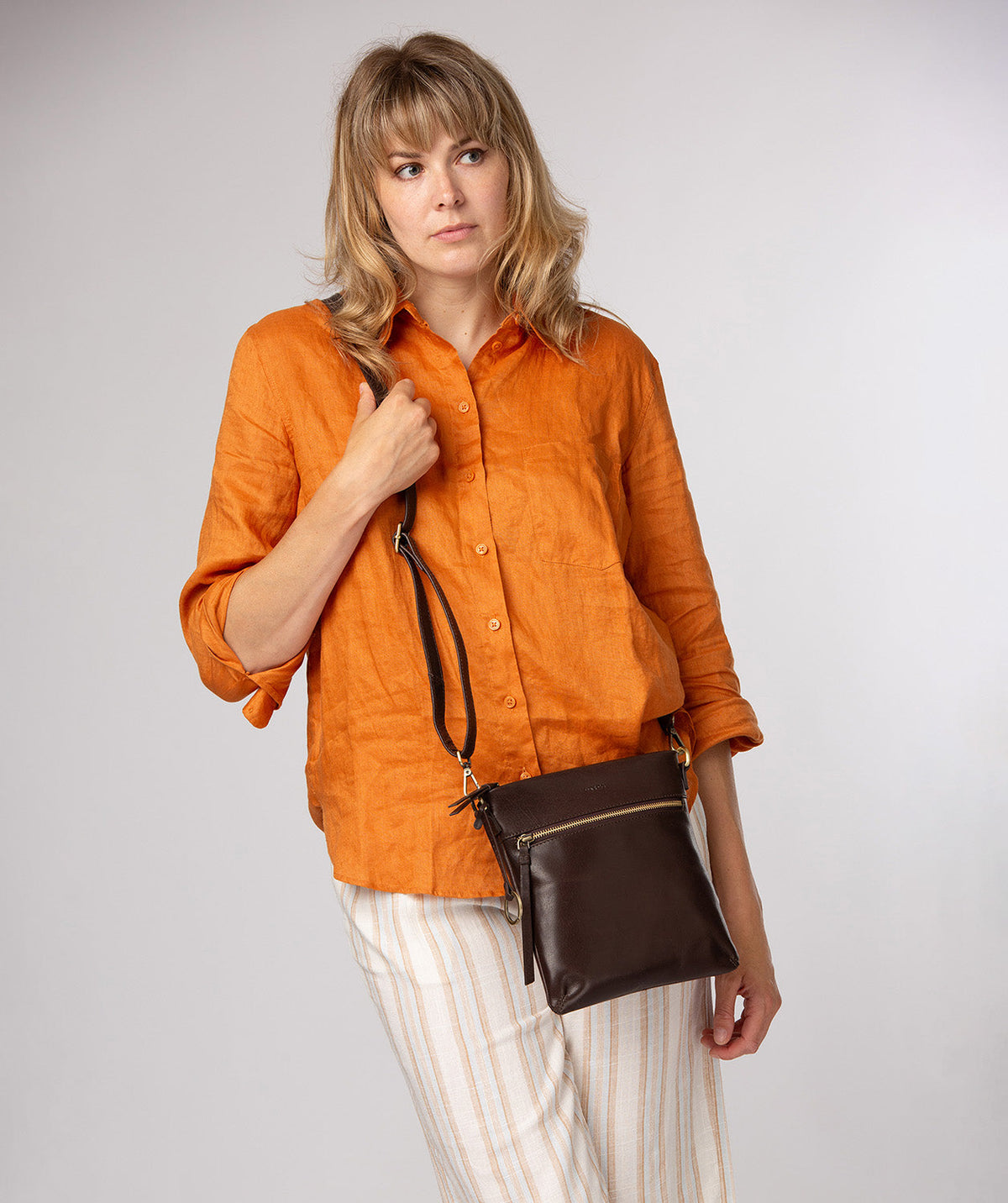 Dove crossbody bag side profile with detachable shoulder strap