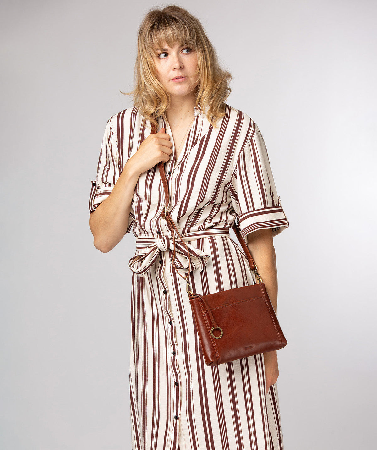 Conker Brown leather exterior with angular slip pockets