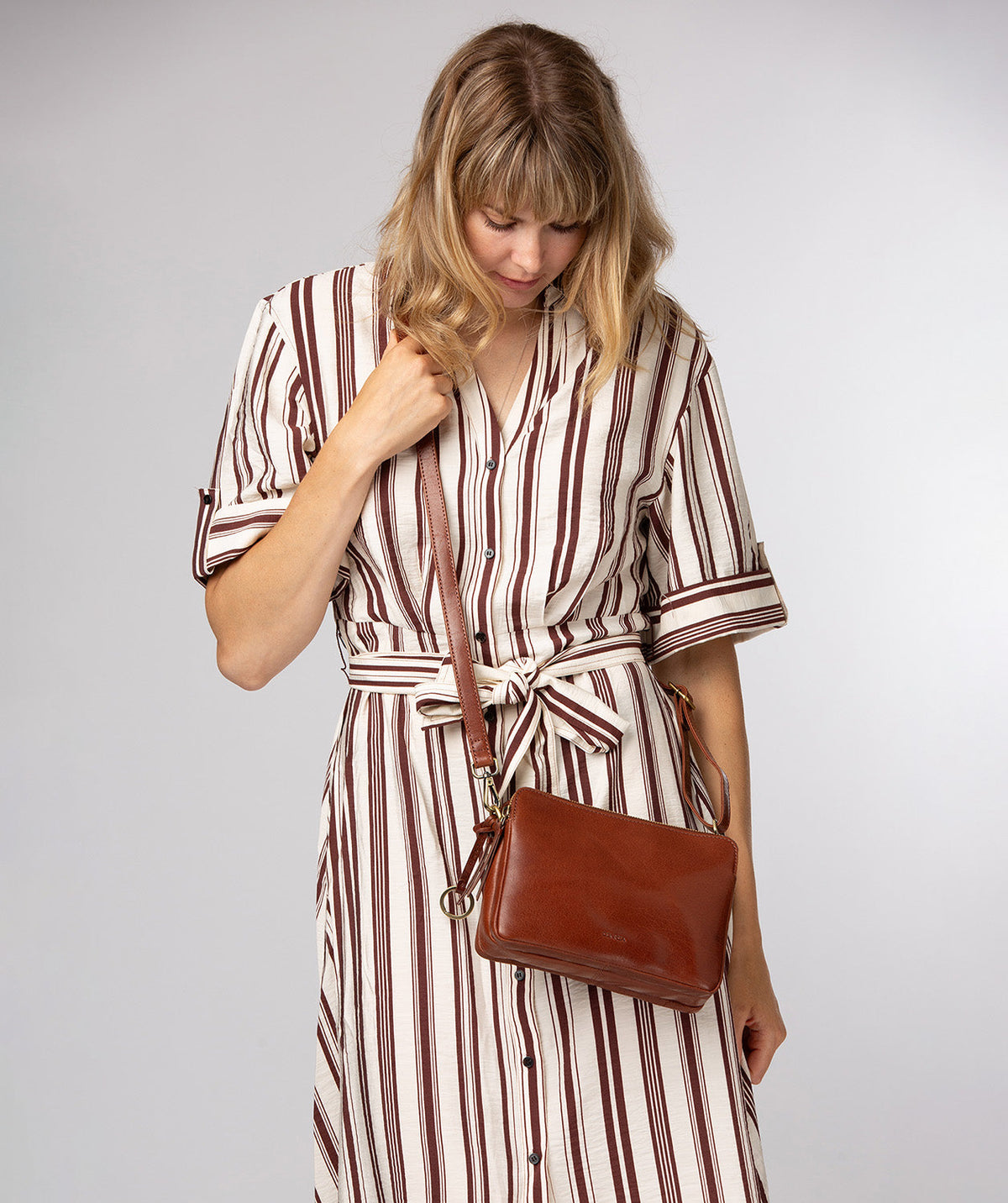 Robin crossbody bag side profile with brass hardware