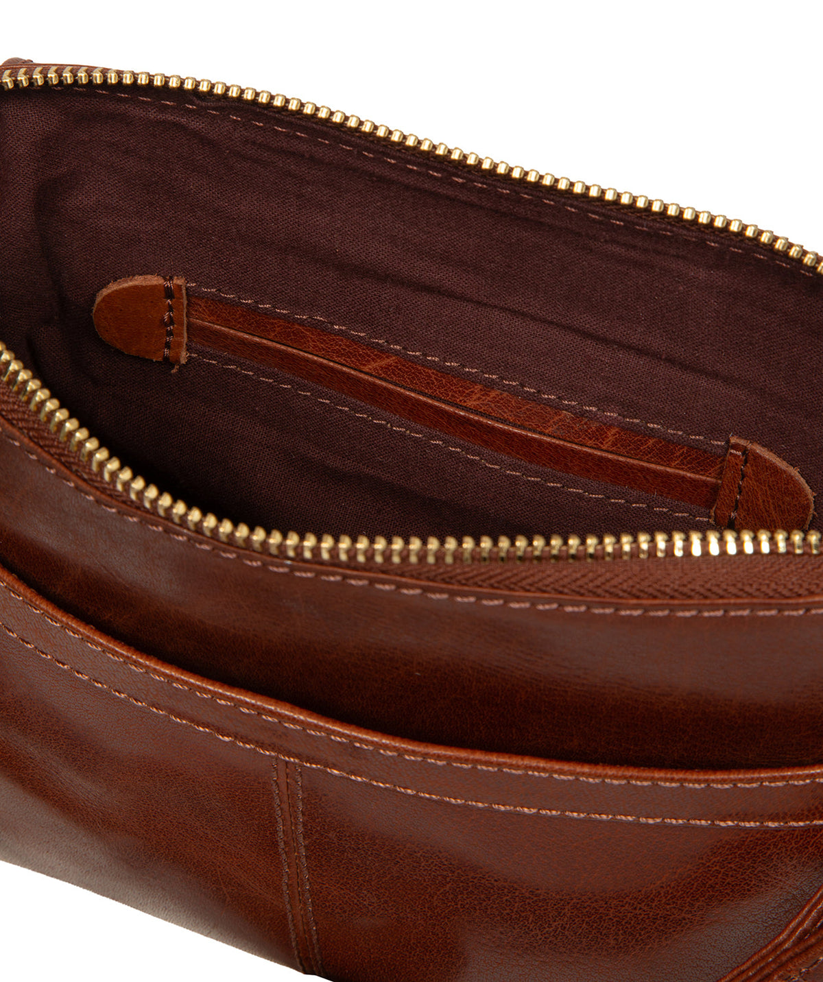 Adjustable detachable leather shoulder strap detail
